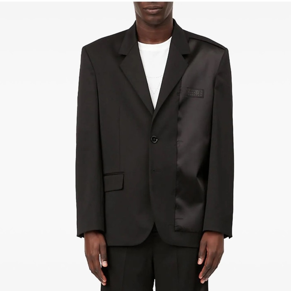 MM6 Maison Margiela
Single-breasted jacket with logo patch